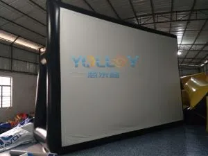 Nadmuchiwany ekran projekcyjny dla całej rodziny